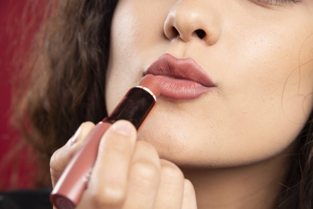 The Ultimate Guide to Lip Gloss: Elevate Your Look with Glossy Glamour